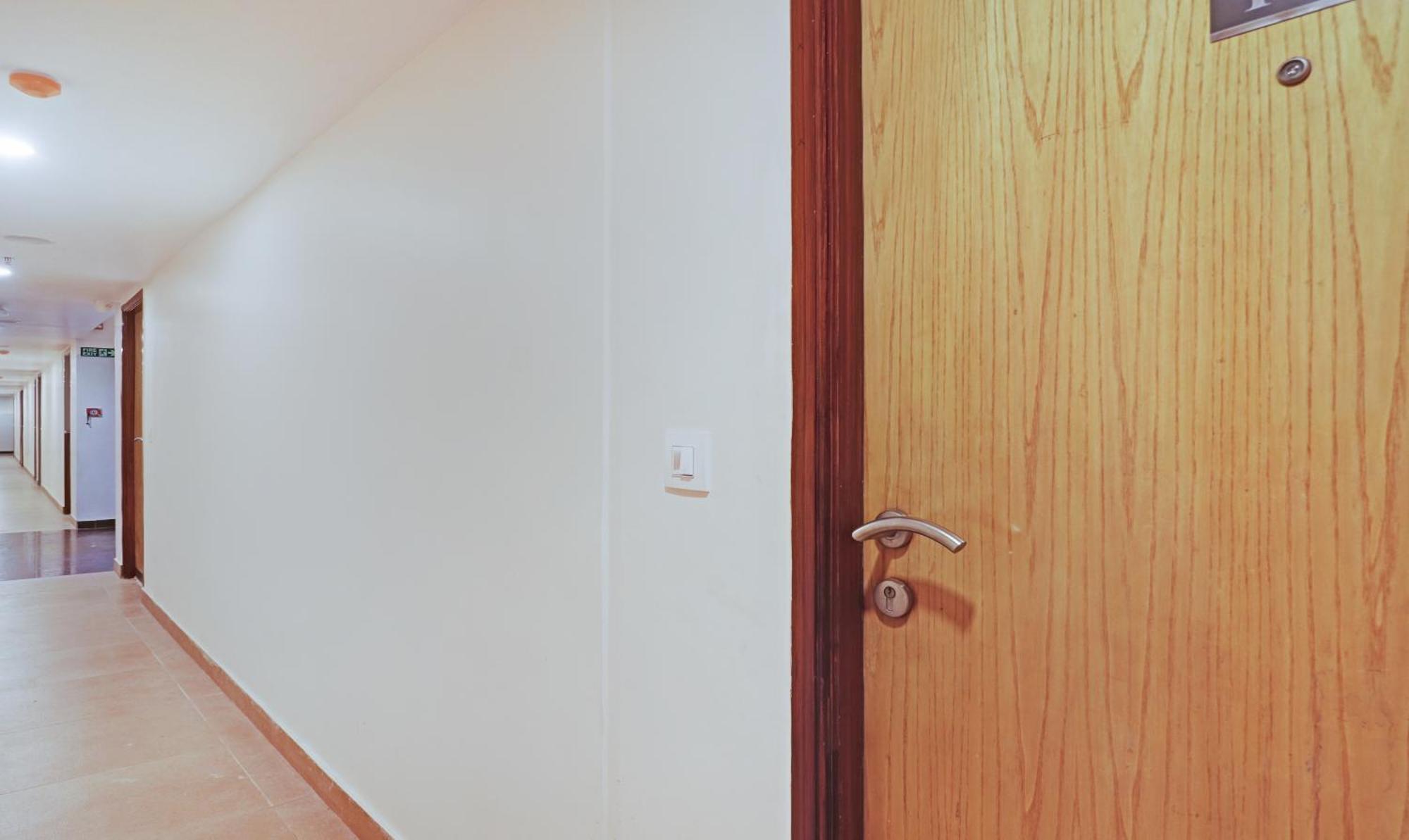 Treebo Premium Seven Lake View Hyderabad Eksteriør billede