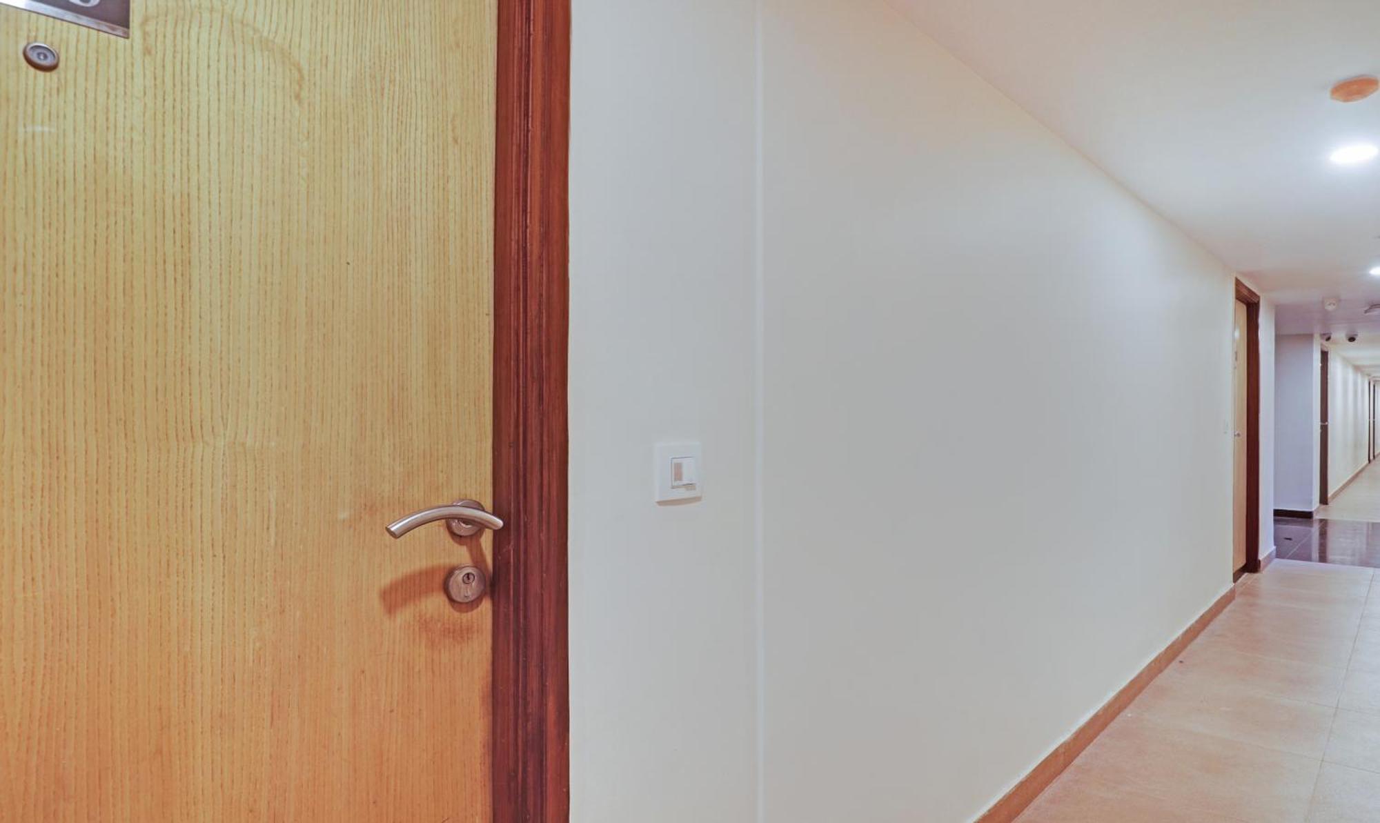 Treebo Premium Seven Lake View Hyderabad Eksteriør billede