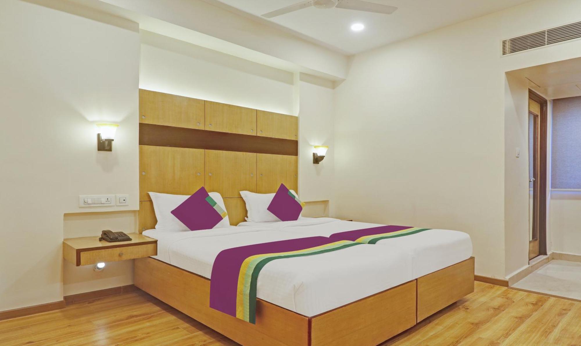 Treebo Premium Seven Lake View Hyderabad Eksteriør billede