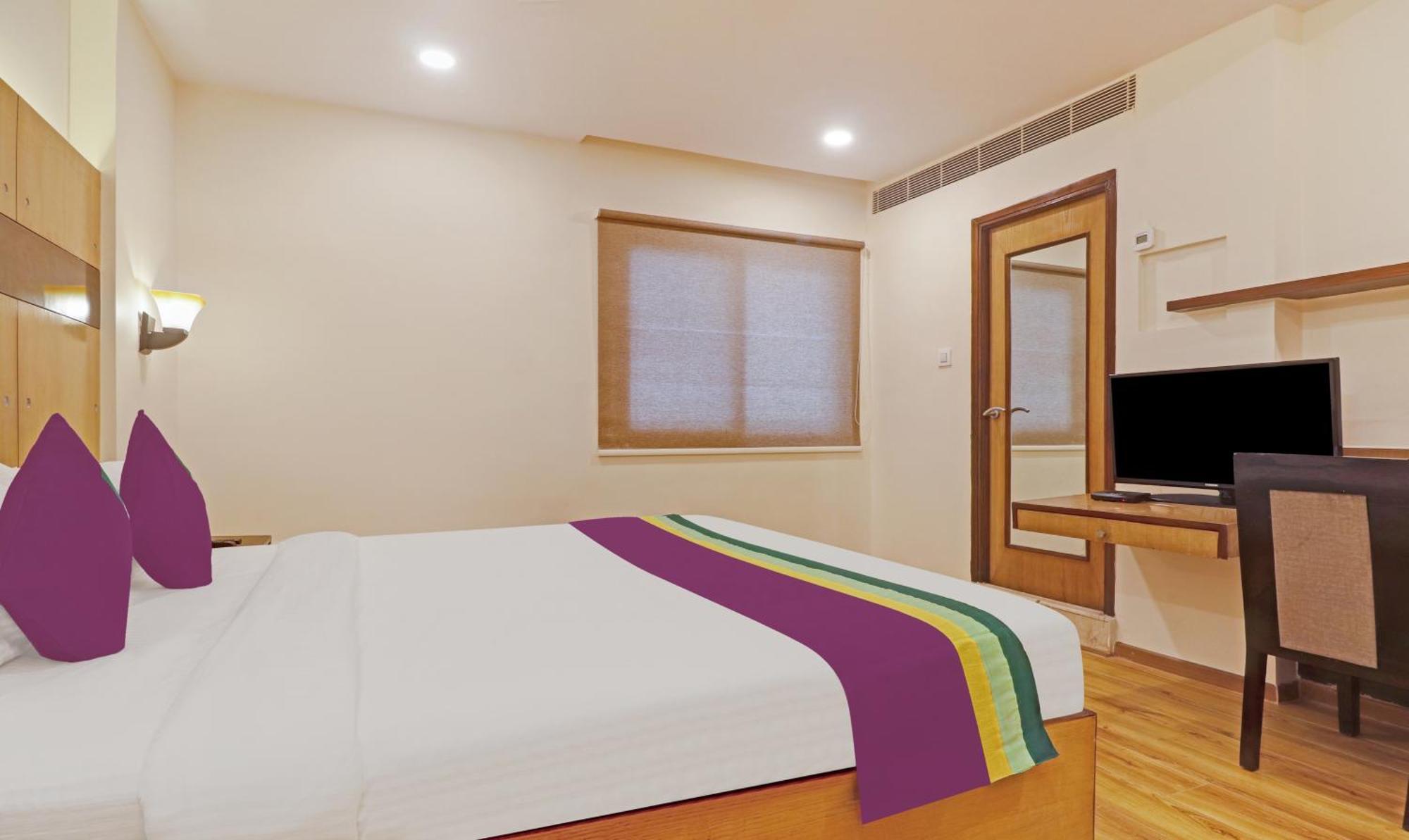 Treebo Premium Seven Lake View Hyderabad Eksteriør billede