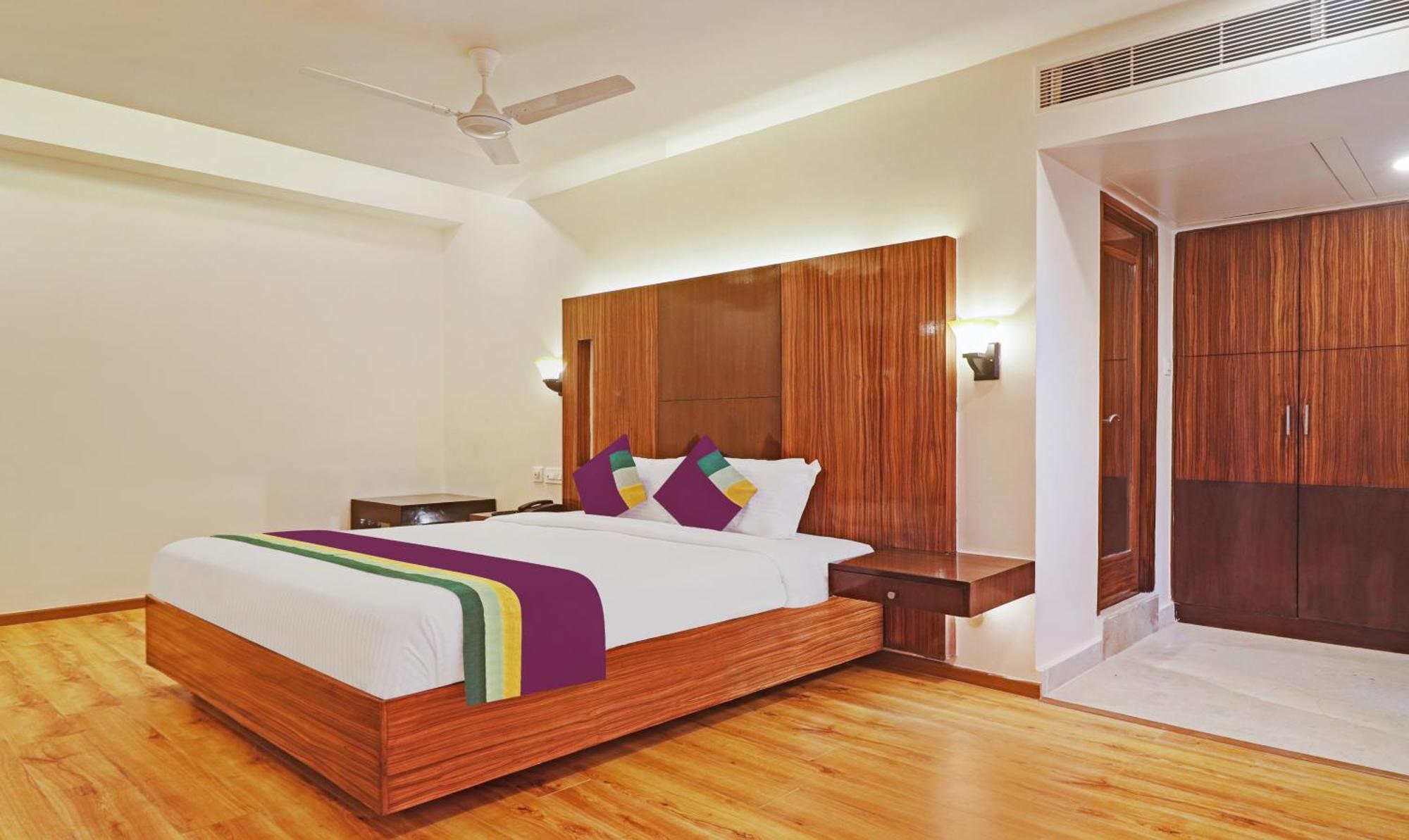 Treebo Premium Seven Lake View Hyderabad Eksteriør billede
