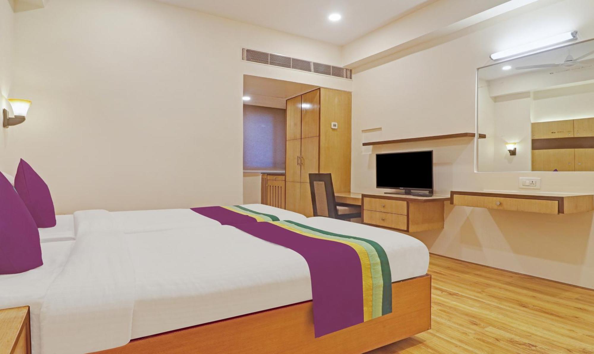 Treebo Premium Seven Lake View Hyderabad Eksteriør billede