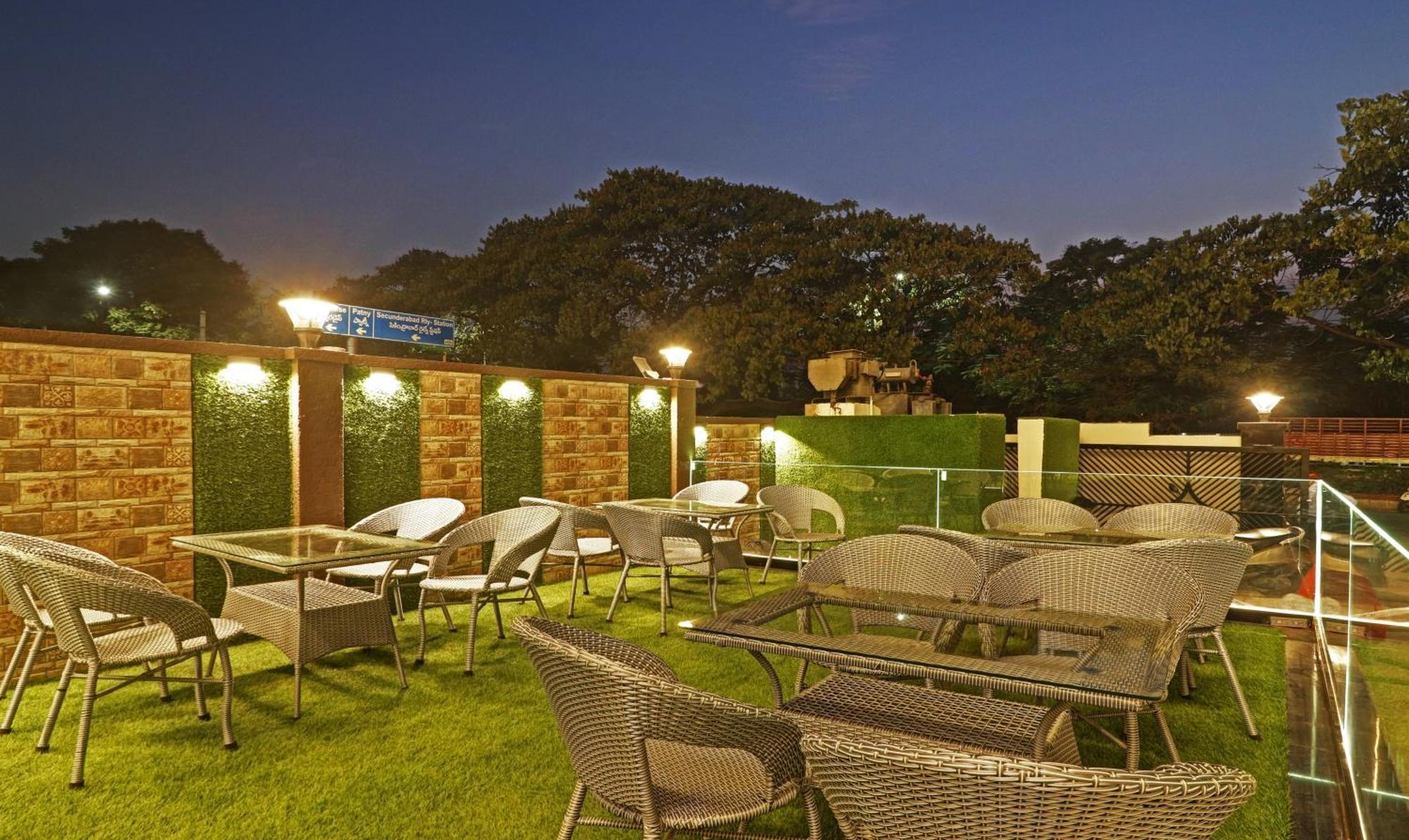 Treebo Premium Seven Lake View Hyderabad Eksteriør billede