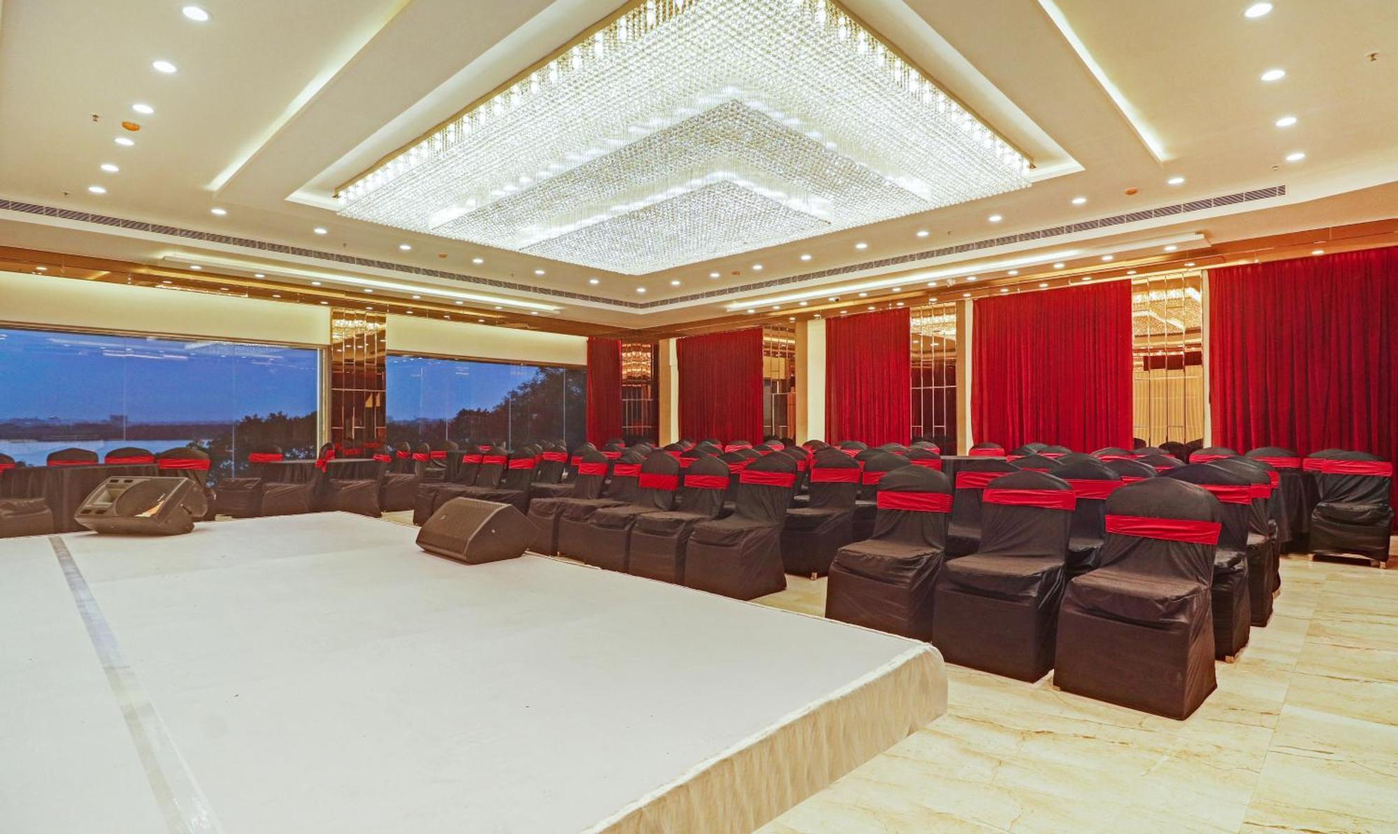 Treebo Premium Seven Lake View Hyderabad Eksteriør billede