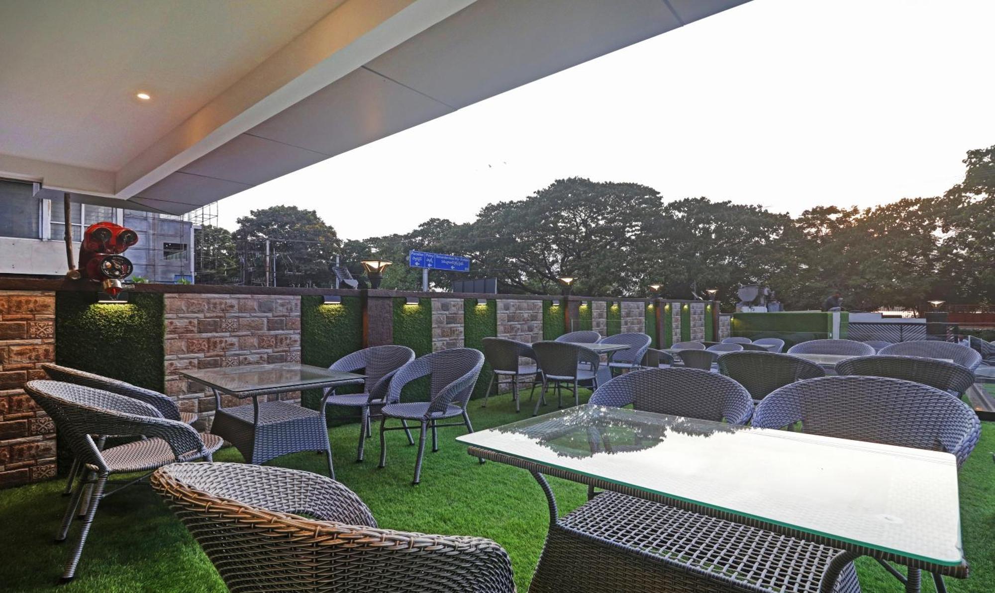 Treebo Premium Seven Lake View Hyderabad Eksteriør billede