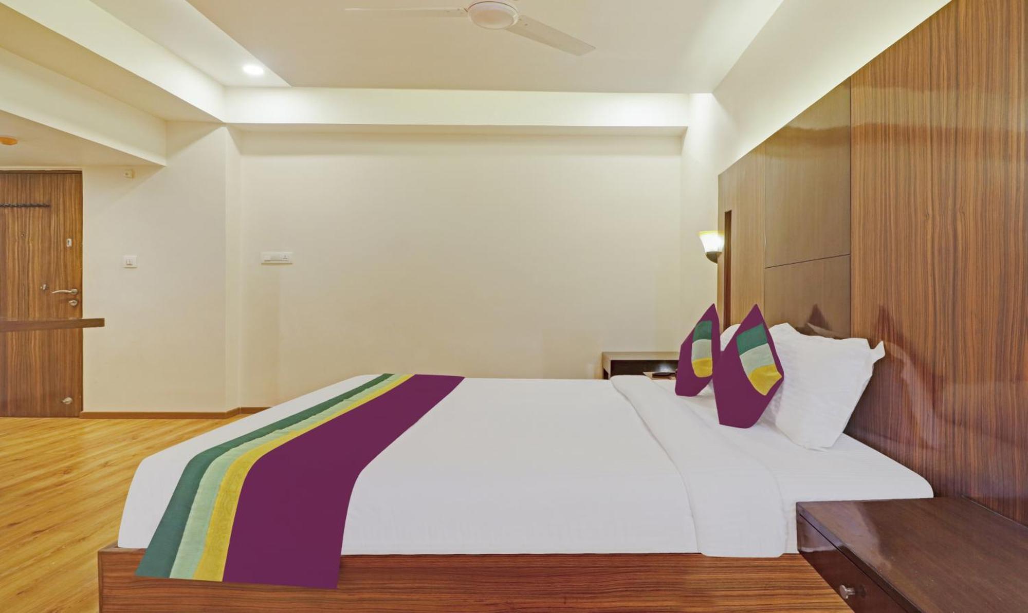 Treebo Premium Seven Lake View Hyderabad Eksteriør billede