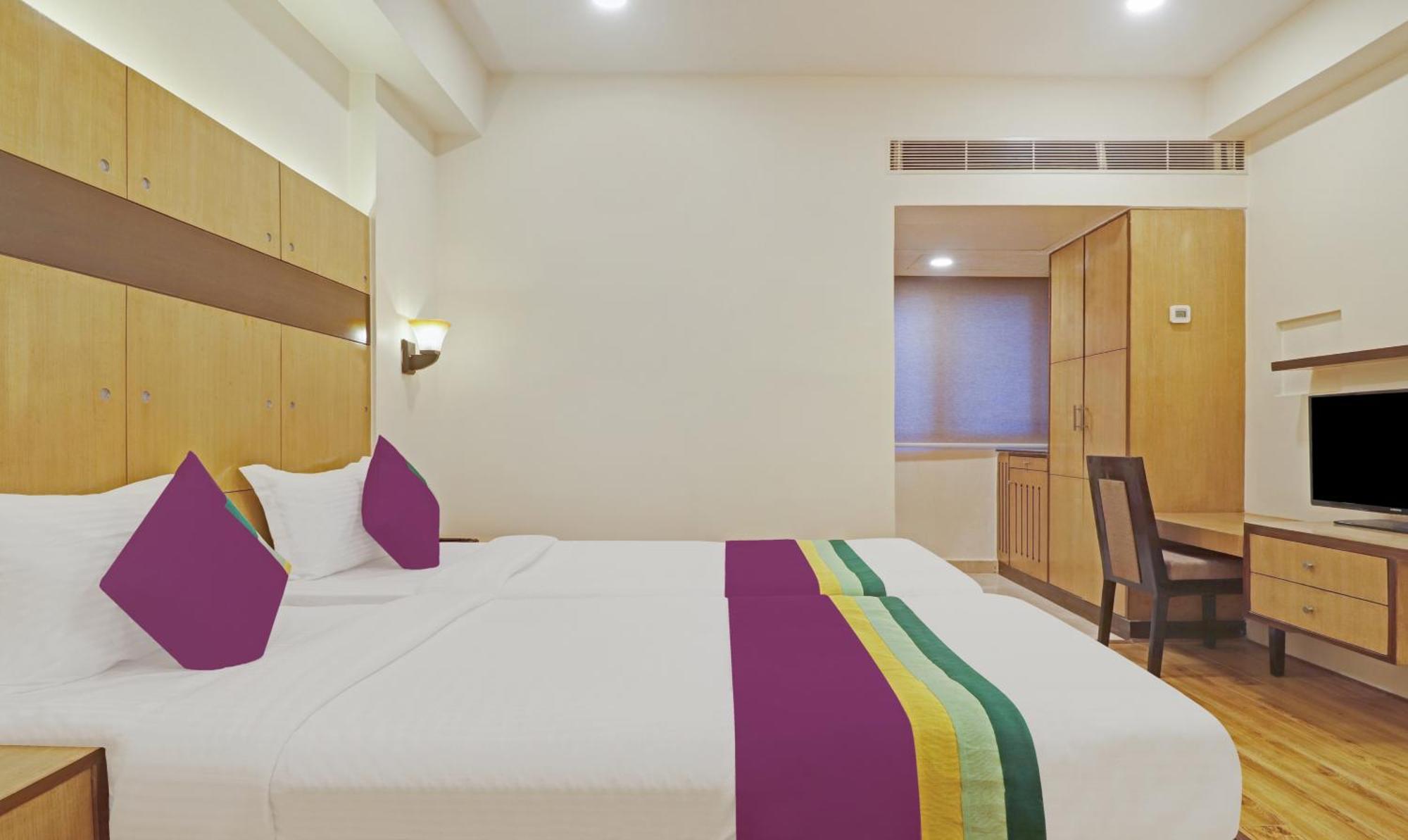 Treebo Premium Seven Lake View Hyderabad Eksteriør billede